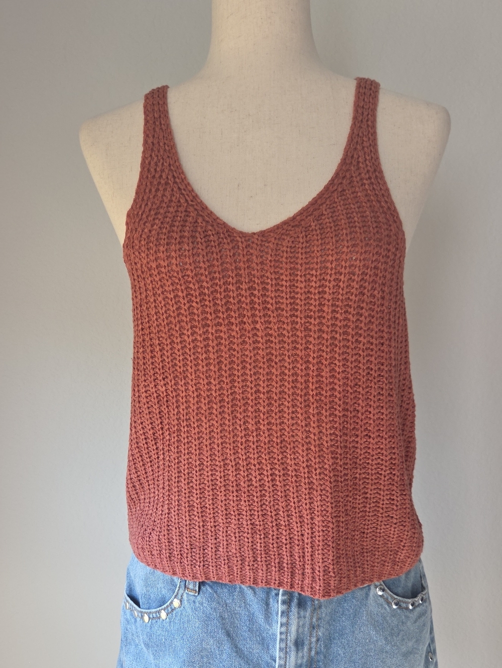 New moon & madison Rust-Red Knit V-Neck Tank Large Boho